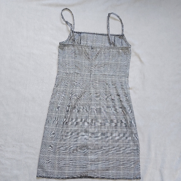 MACCS THE LABEL Black & White Plaid Sleeveless Mini Dress, Large - Picture 5 of 14